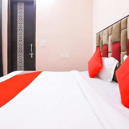 Oyo 77819 Shahdara Inn ニューデリー エクステリア 写真
